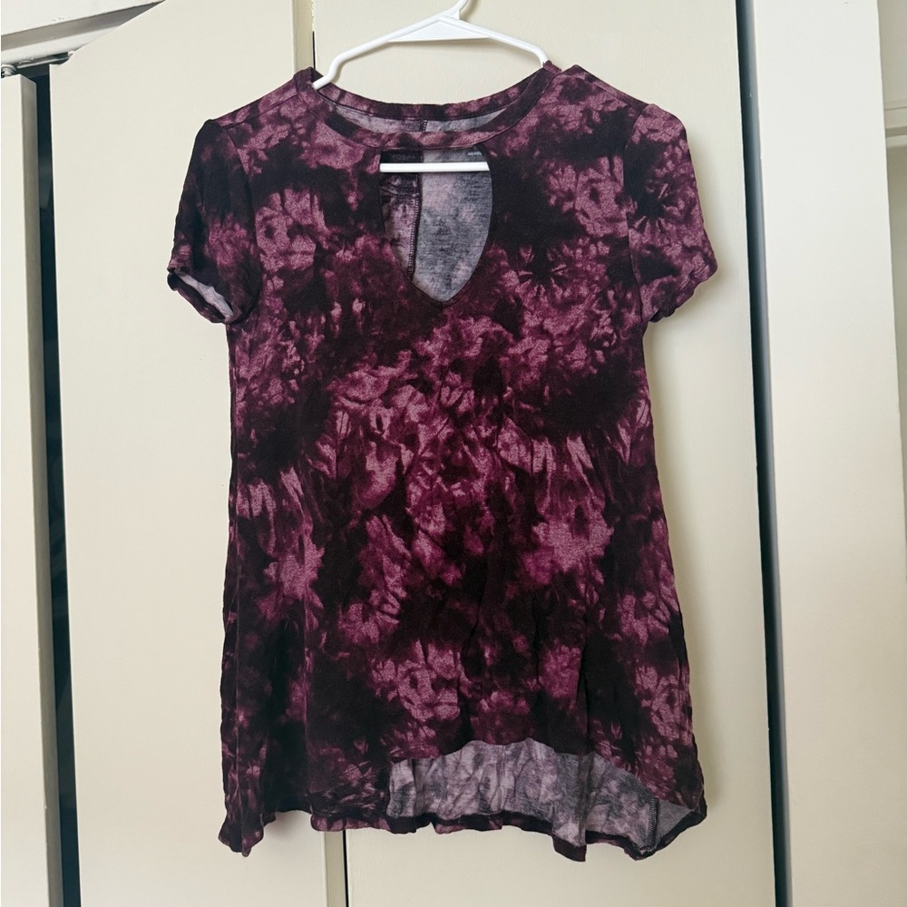 Mudd Short Sleeve Tie-Dye Top in Purple and Black